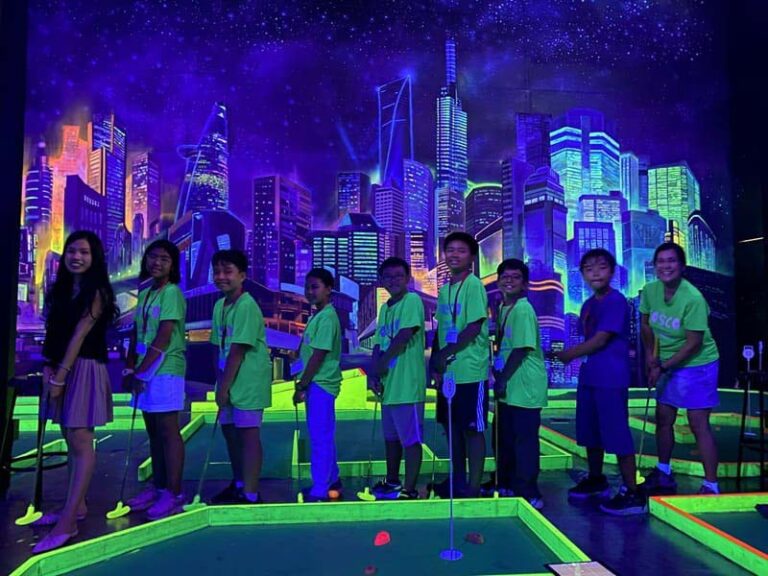 Giới thiệu về glow up mini golf