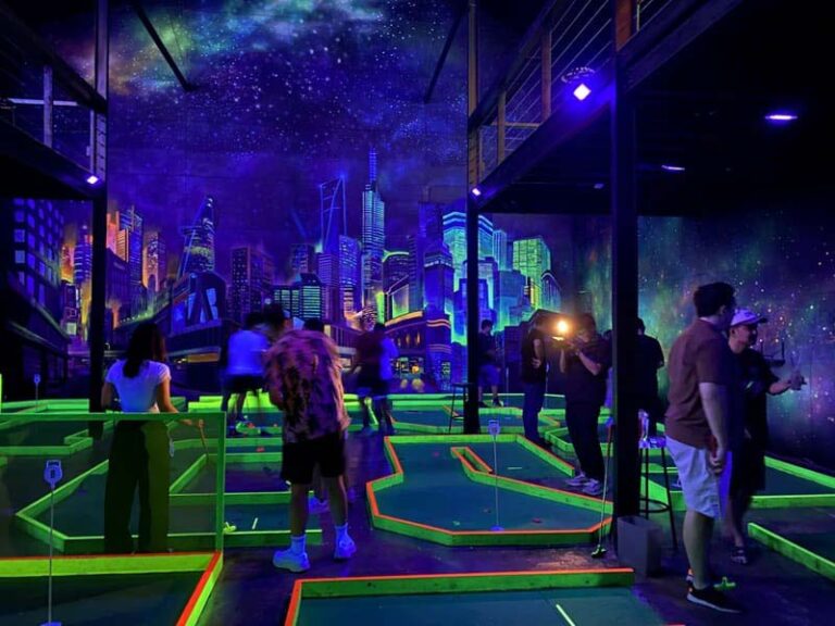 lưu ý khi chơi mini golf tại Glow Up